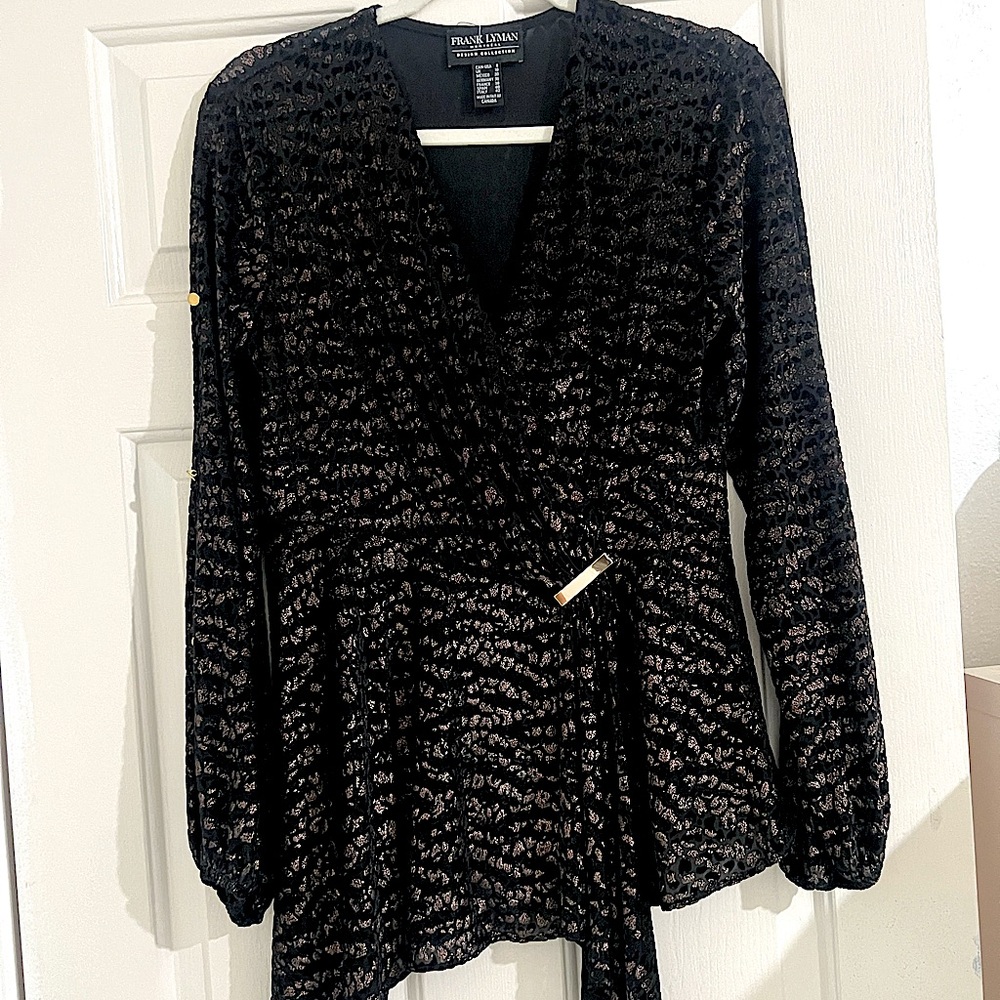 Frank Lyman Top Black and Gold
